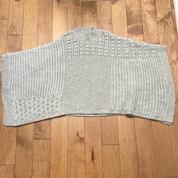 Club Monaco Janeen Gray Thick Knitted Poncho Sweater M L Alpaca Merino Wool - Picture 7 of 11